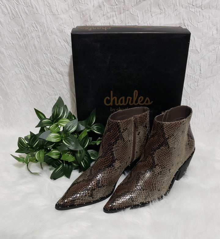 🤎🐍 CHARLES BY CHARLES DAVID Plato Bootie – Dark Brown Snake Print – Size 7.5M 🐍🤎