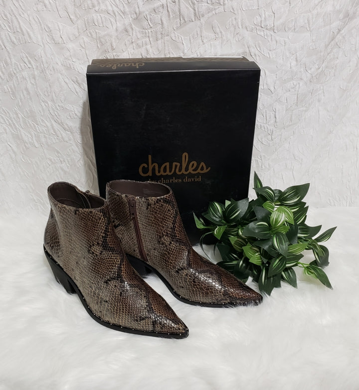 🤎🐍 CHARLES BY CHARLES DAVID Plato Bootie – Dark Brown Snake Print – Size 7.5M 🐍🤎