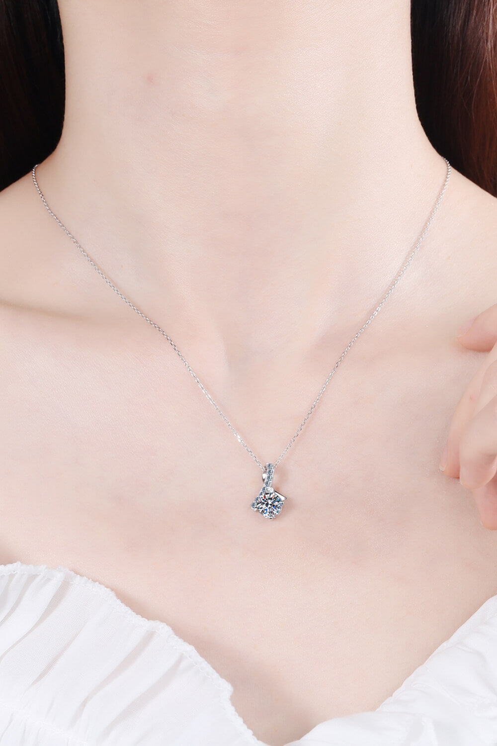 1 Carat Moissanite &amp; Zircon 4-Prong Ribbon-Swirl Pendant Necklace - Silver