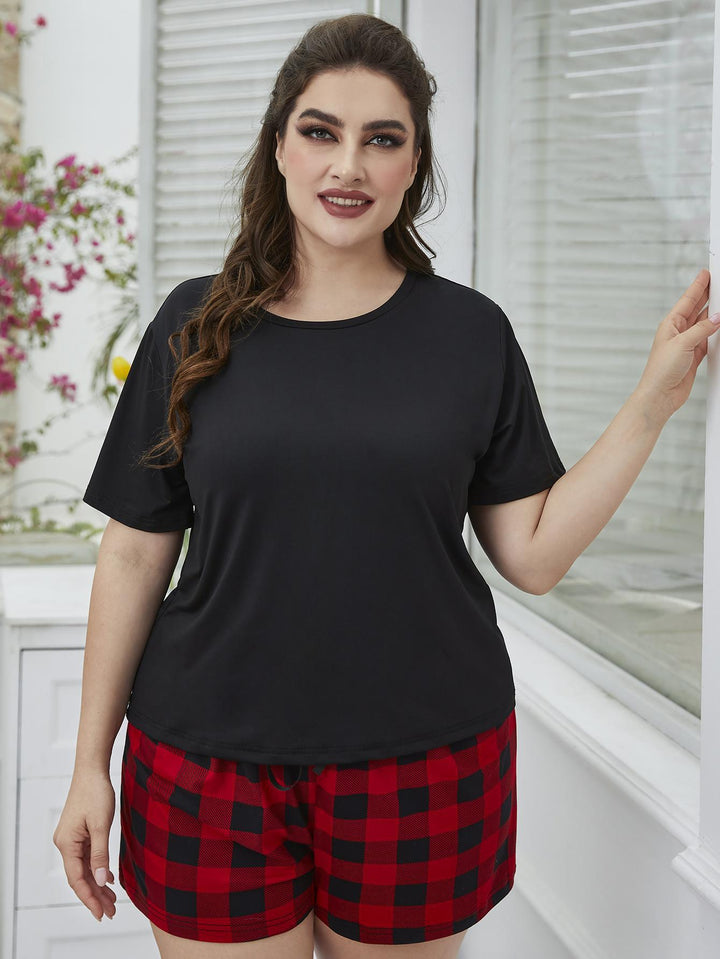 Plus-Size Round-Neck T-Shirt &amp; Plaid Shorts Loungewear Set - Black/Red - (1XL-4XL)