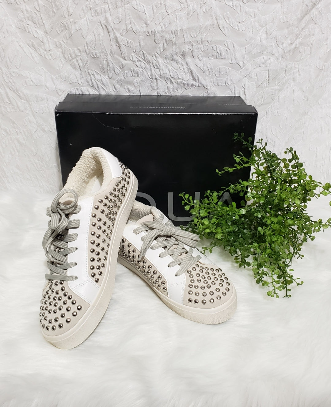 ✨ AQUA TESS Lace-Up Stud Embellished Sneakers - White - (8.5) ✨👟🤍