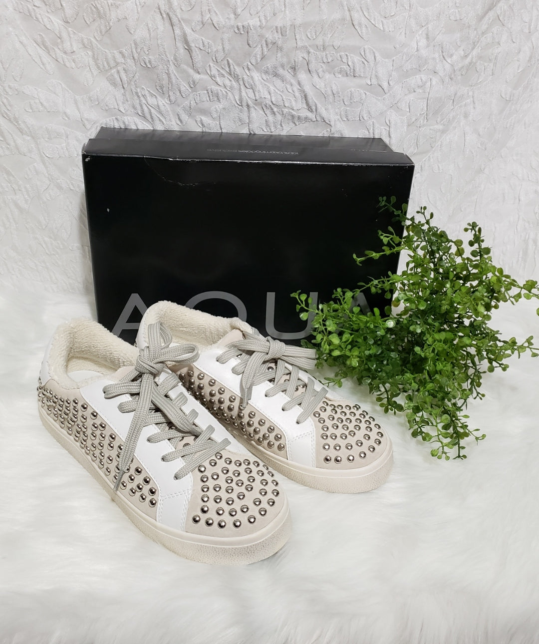 ✨ AQUA TESS Lace-Up Stud Embellished Sneakers - White - (8.5) ✨👟🤍