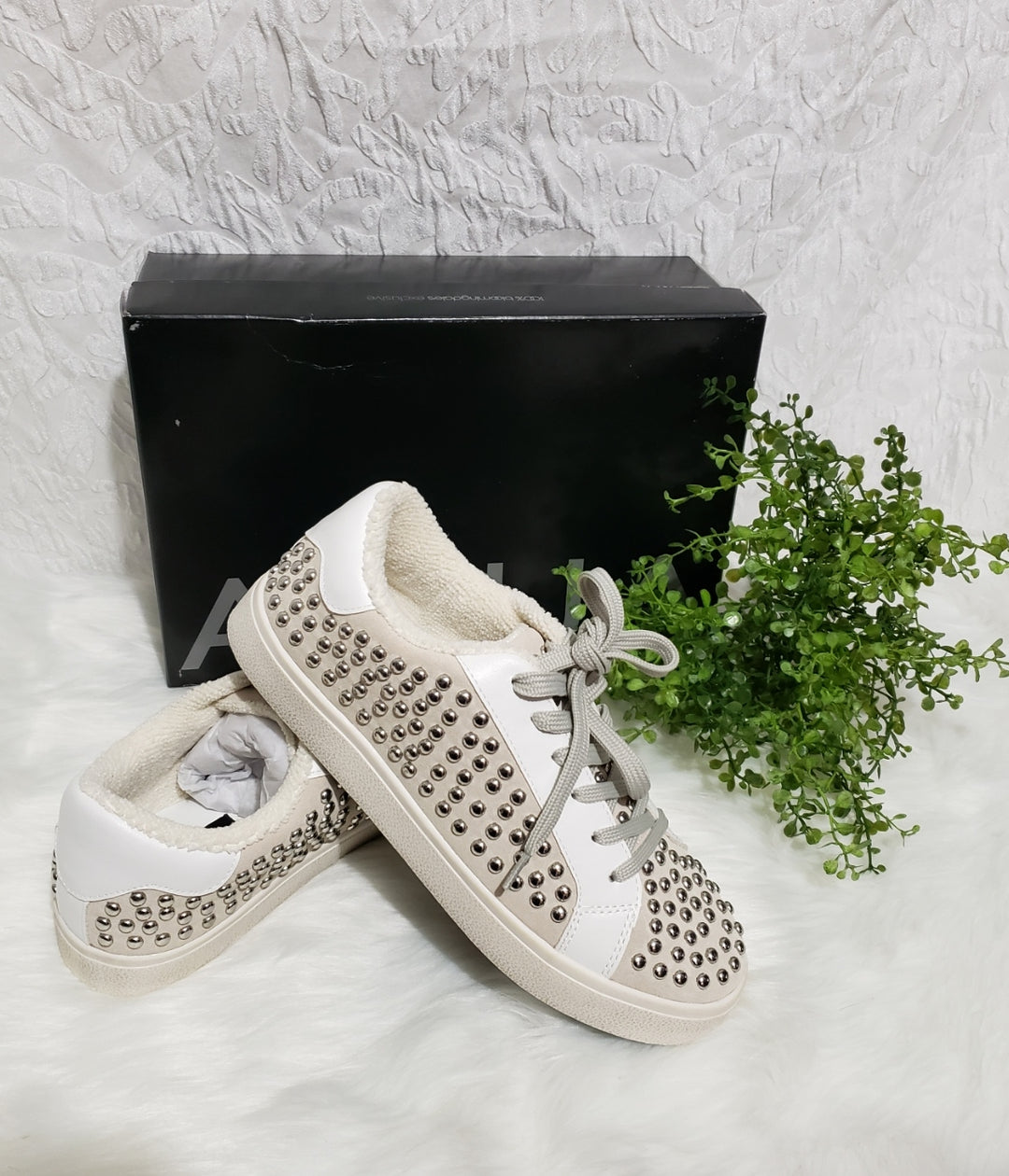 ✨ AQUA TESS Lace-Up Stud Embellished Sneakers - White - (8.5) ✨👟🤍
